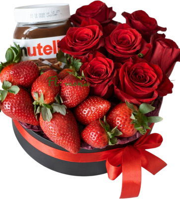 Композиция из роз с Nutella и свежей клубникой «Аромат нежности»